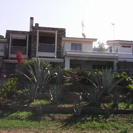 Semesterbostad Amazing Beachfront Maison Toroni